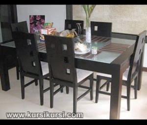 Set Kursi Makan Lubang Sandaran Samping
