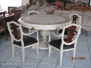 Set Kursi Makan Ukir Sandaran Biola